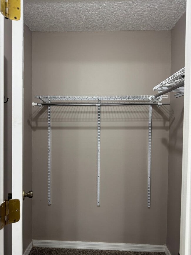 Building Photo - MOVE IN SPECIAL- Cozy 1 Bed/ 1 Bath in King Oak Villas