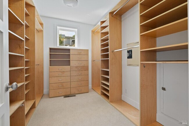 Building Photo - 43 Baywood Terrace