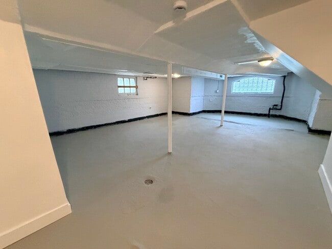 Building Photo - 13903 S State St