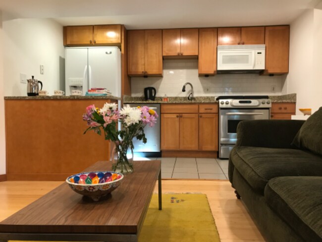 Building Photo - 1845 N Wilmot Ave