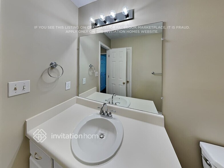 Building Photo - 249 King William Dr