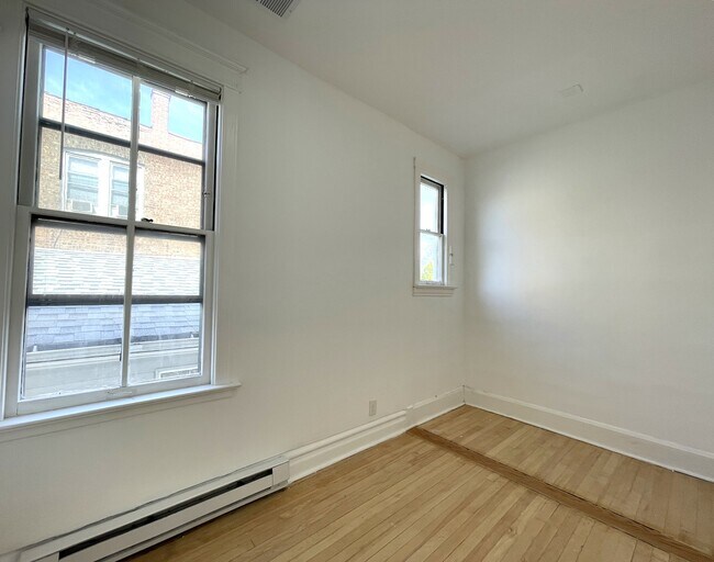 bedroom - 1321-2 East Ave