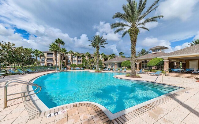 Building Photo - Beautifully updated 2 bed, 2 bath third-fl...