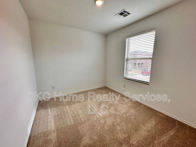 Building Photo - 3307 NW 148th St