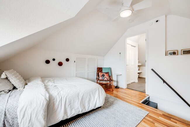 Building Photo - Charming 2BR House in Denver