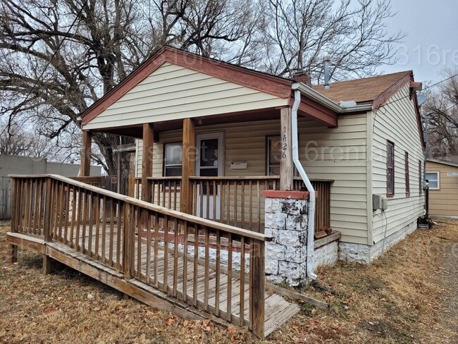Primary Photo - $775 - 2 bedroom / 1 bathroom - Single Fam...