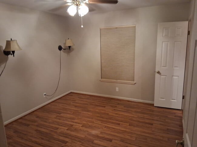 Building Photo - 4606 Begonia St