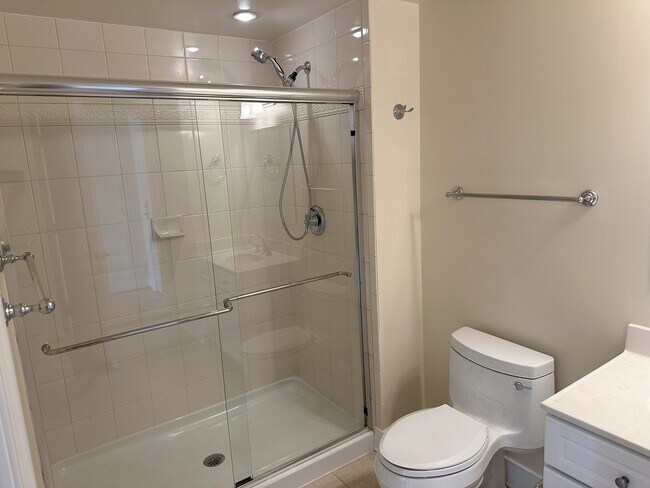 2nd Bathroom 2 - 5 Park Pl