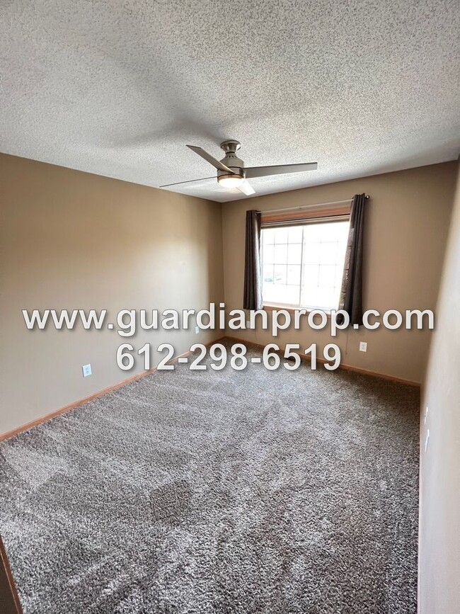 Building Photo - Lino Lakes Townhouse Available June 1, Open Floor Plan, Vaulted Ceilings, Fireplace, Loft, 2 Car ...