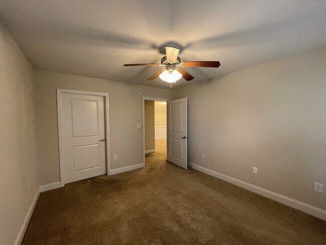 Building Photo - 57 NW Moore Farm Cir