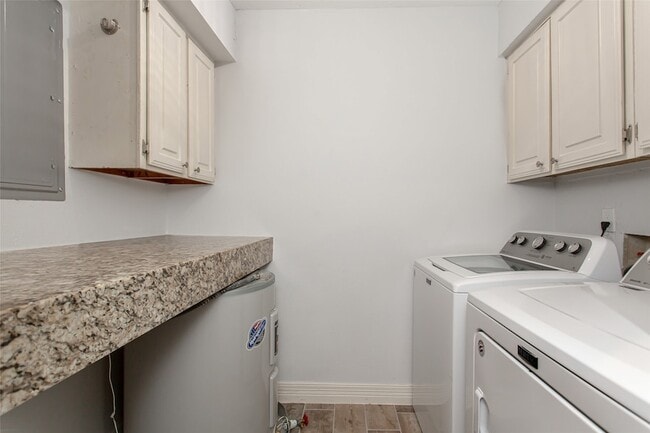 Building Photo - 13109 Burninglog Ln