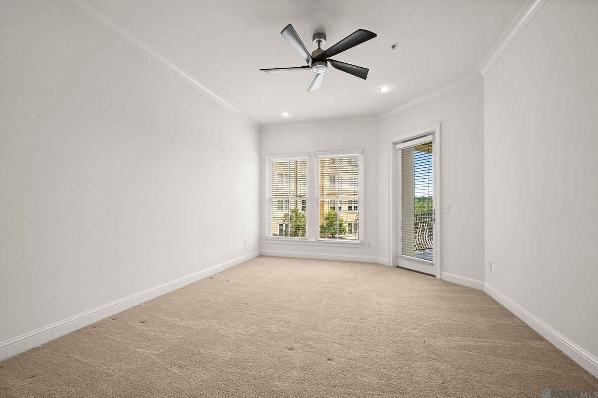 Building Photo - 998 Stanford Ave