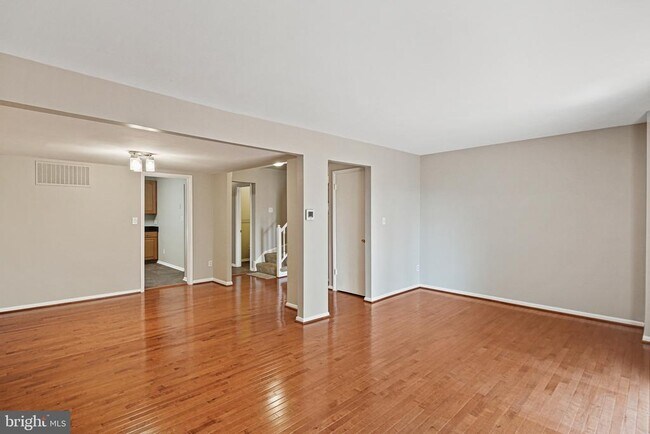 Building Photo - 7 Castlehill Ct