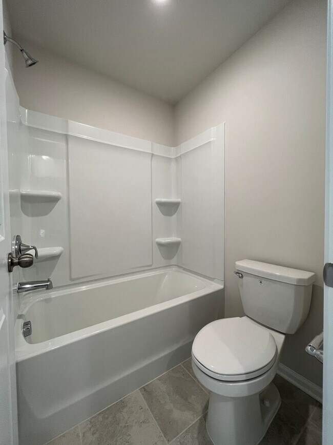 Building Photo - 5bd 4.5bath like brand new SFH in Palisades