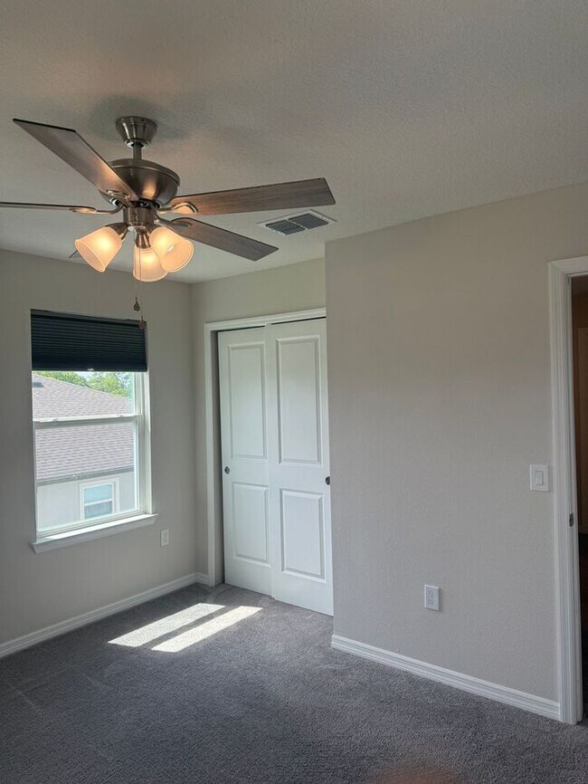 Building Photo - Beautiful/Like New Home in Winter Haven