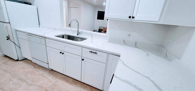 Building Photo - 9 Etna St