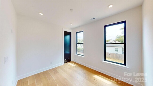 Building Photo - 313 E Peterson Dr