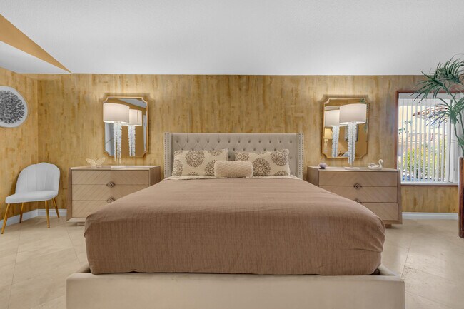 Building Photo - 216 W Kavenish Dr