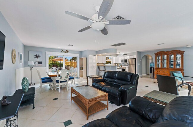 Building Photo - 9520 SE Point Terrace