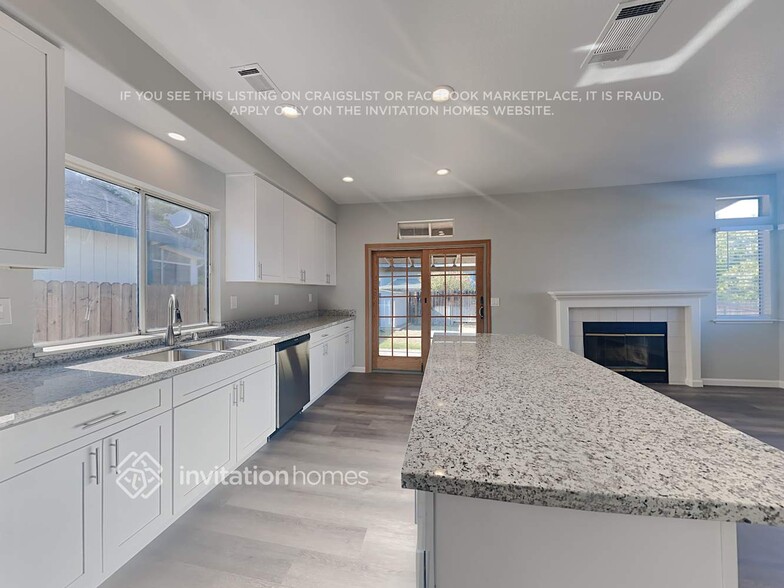 Building Photo - 367 Samantha Pl