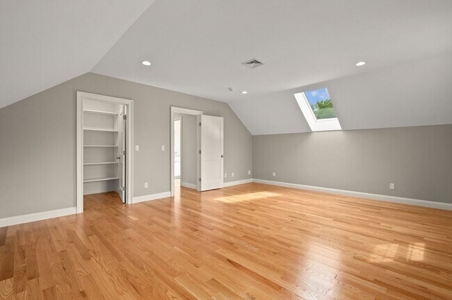Building Photo - 585 Lowell St