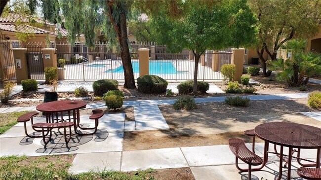 Building Photo - 2141 Hussium Hills St