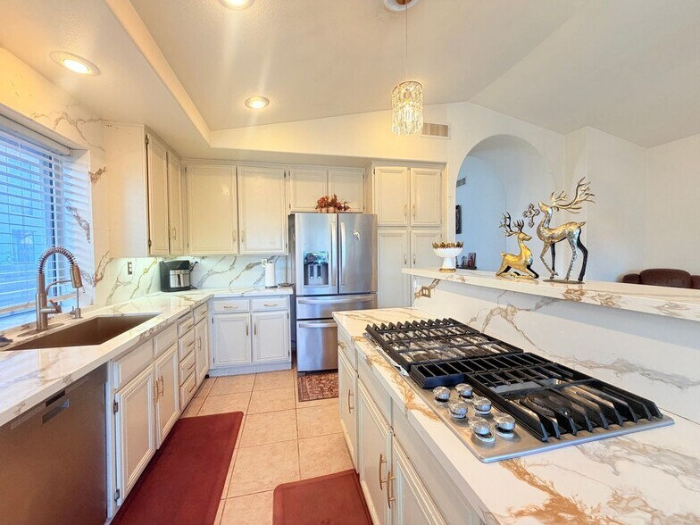 Building Photo - 20350 Calhaven Dr