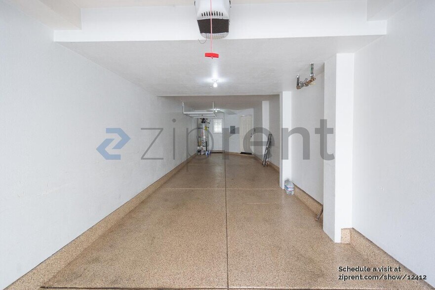 Building Photo - 16935 Laurel Hill Ln