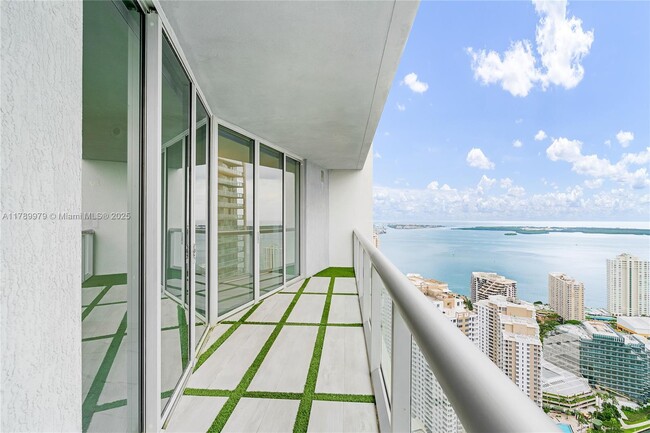 Building Photo - 475 Brickell Ave