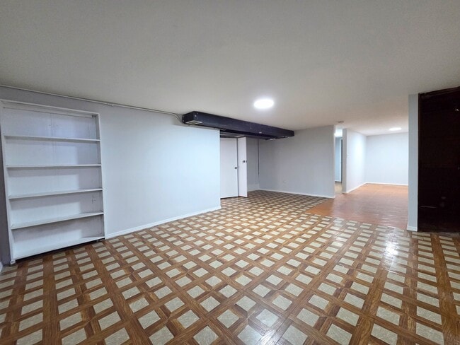 Building Photo - 29 E Lake Shore Dr