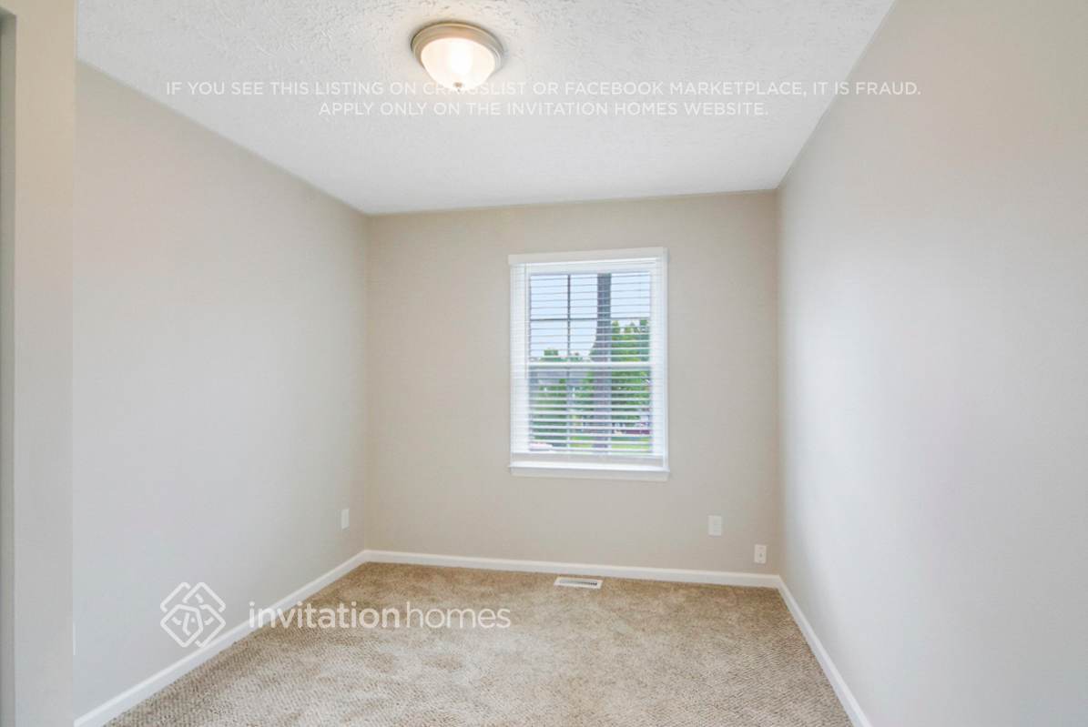 Building Photo - 3711 Phillips Way W