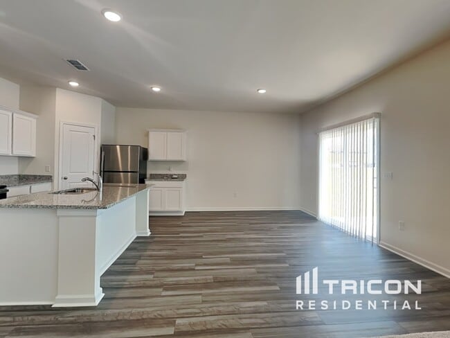 Building Photo - 204 Wild Daisy Wy