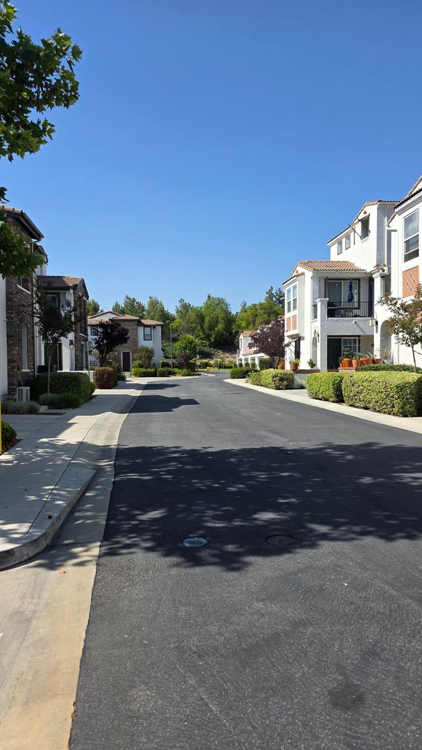 Building Photo - GORGEOUS TOWNHOME IN THE HEART OF SOUTH TEMECULA!