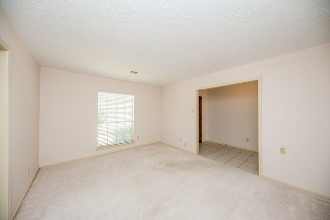 Building Photo - 13211 Rosstown Dr
