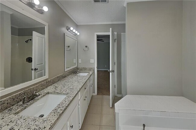 Building Photo - 2671 Ashley Dr