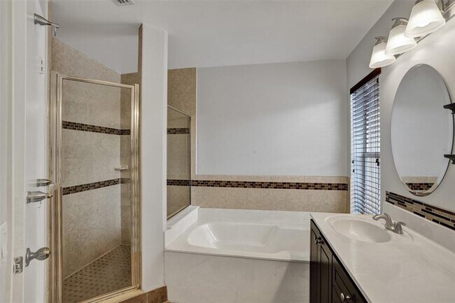 Building Photo - 839 Falling Water Rd
