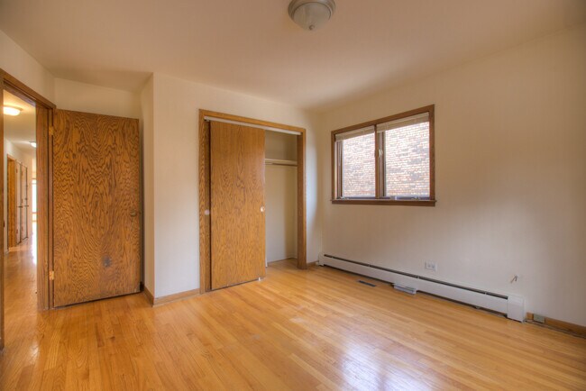 Building Photo - 5715 N Cicero Ave