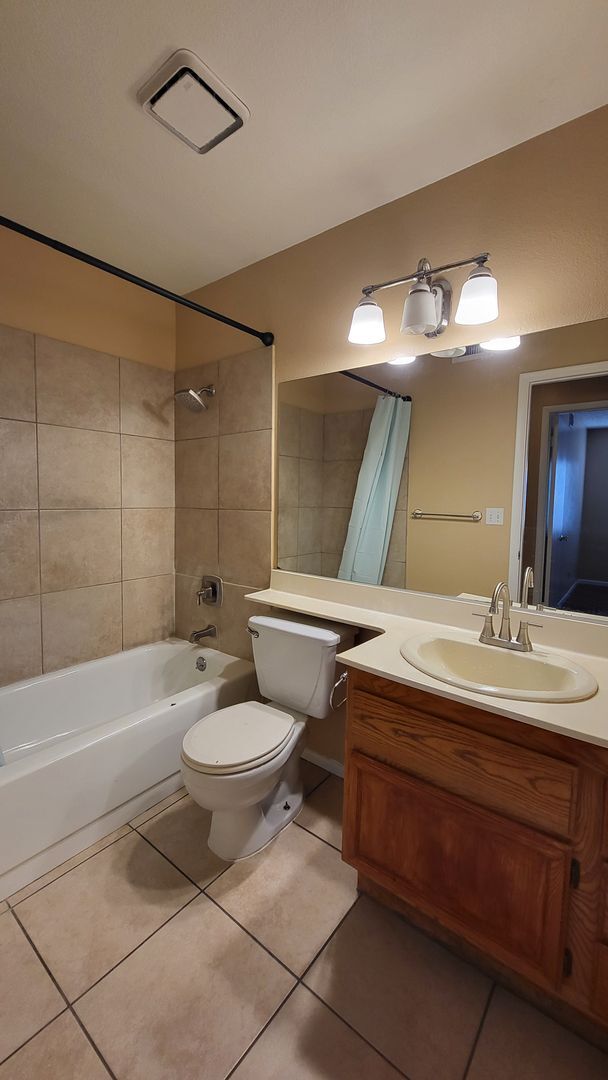 Building Photo - Charming one-story house