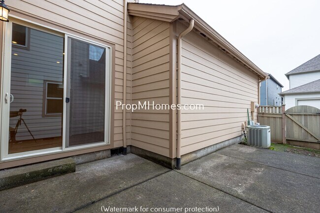 Building Photo - Beautiful Open Concept Four Bedroom Plus Office/Den in Villebois!