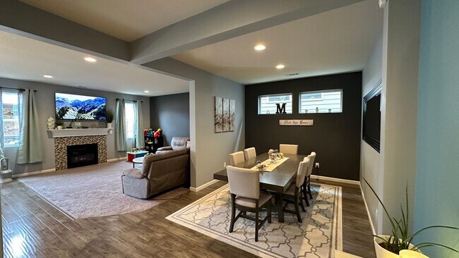 Building Photo - Gorgeous Corner lot 4 bed home! Happy Vall...