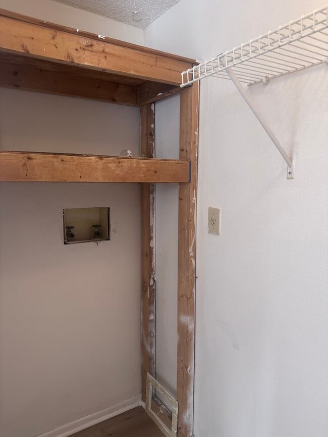 Building Photo - Temple Terrace Condo