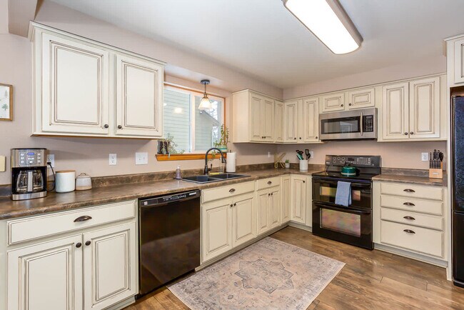 Building Photo - 17184 Island Loop Way