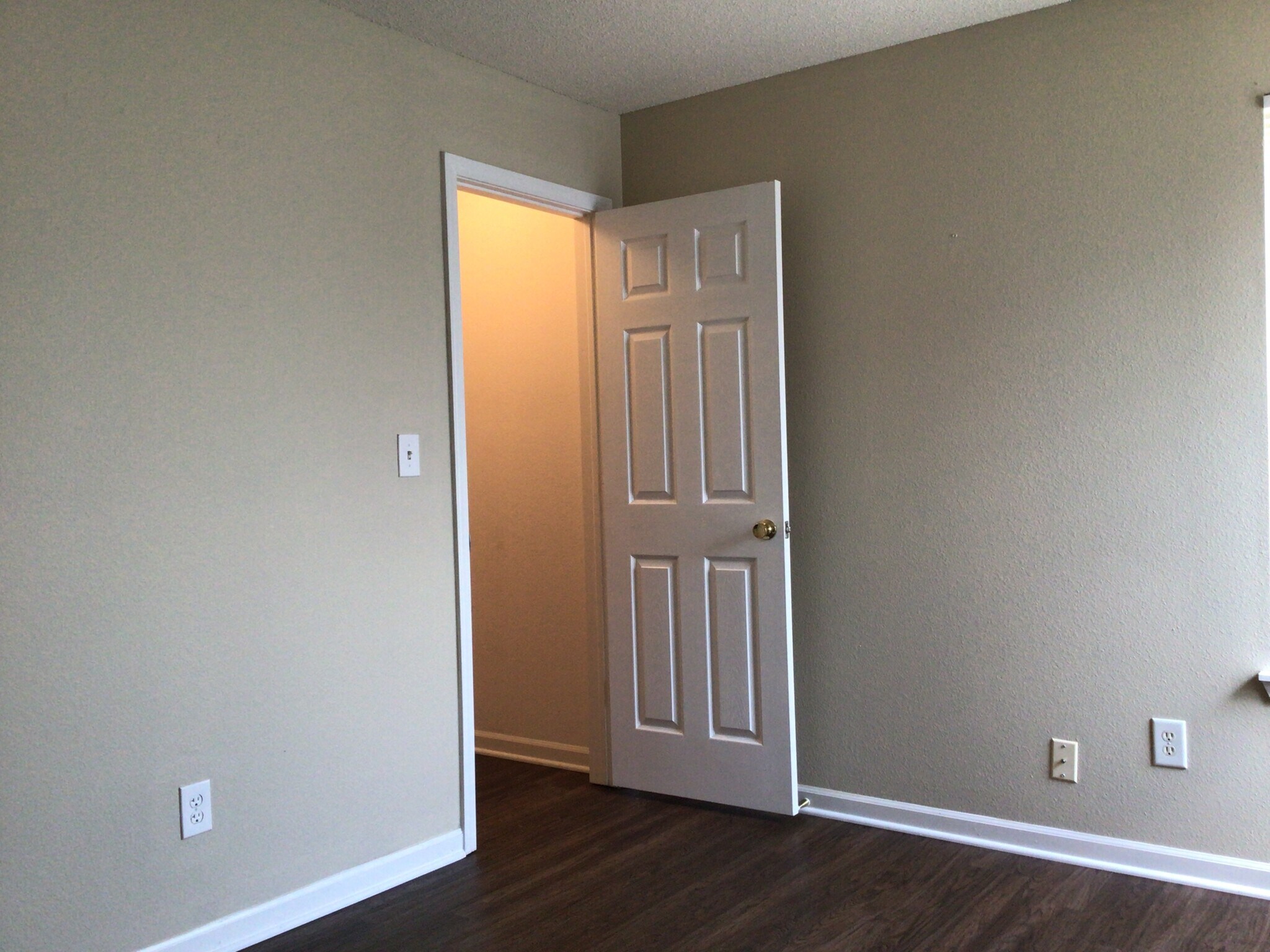 Building Photo - 6036 Draycott Dr