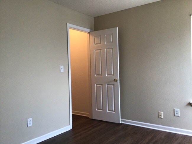Building Photo - 6036 Draycott Dr