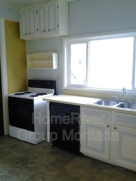 Building Photo - 528 S 5th St W