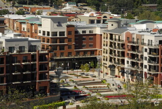 Building Photo - Luxury 2 bedroom  Branson Landing Condo