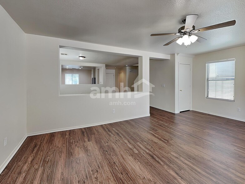 Building Photo - 18554 W Mariposa Dr