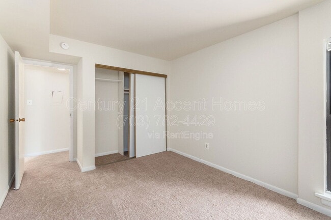 Building Photo - 5805 Royal Ridge Dr