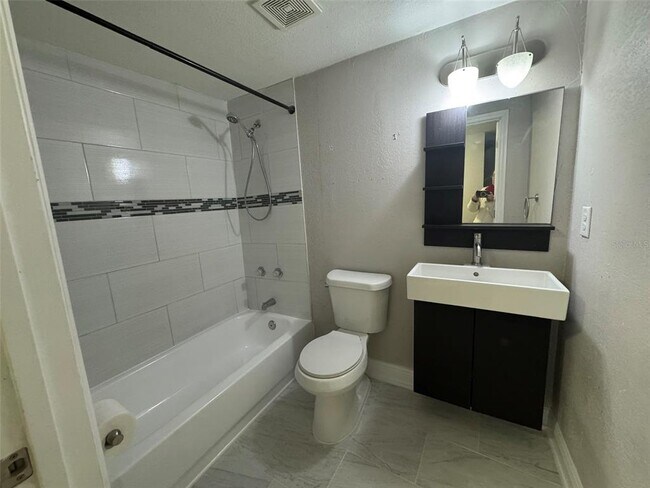 Building Photo - 1015 E 24th Ave