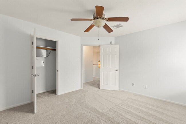 Building Photo - 2111 Blue Water Bay Dr